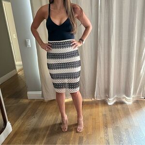 Women’s Banana Republic Skirt Size 6 Black White Embroidered Eyelet Pencil